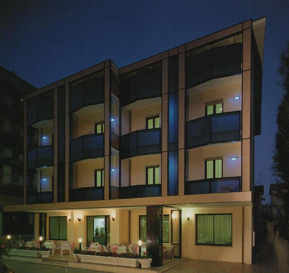 Hotel Urbinati Bellaria-Igea Marina Exterior foto