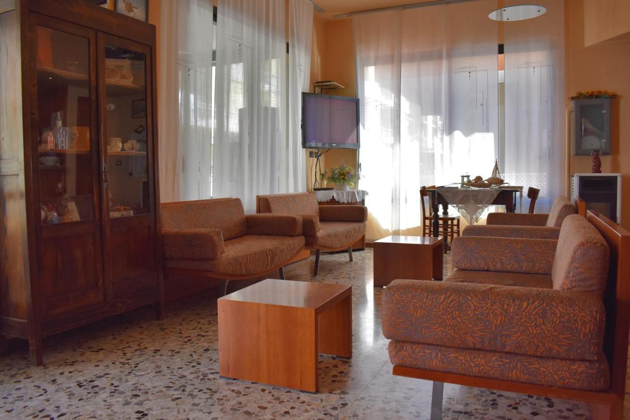 Hotel Urbinati Bellaria-Igea Marina Exterior foto